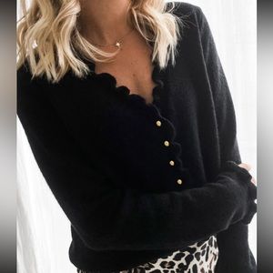 Long sleeve V-neck cardigan w/silertone buttons and ruffle detail. New, XXL